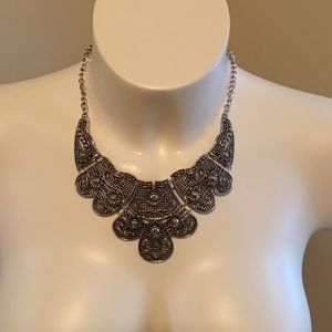 Paparazzi statement necklace and earrings NEW
